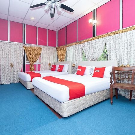 Oyo 89984 Noris Wang Homestay Lumut Luaran gambar