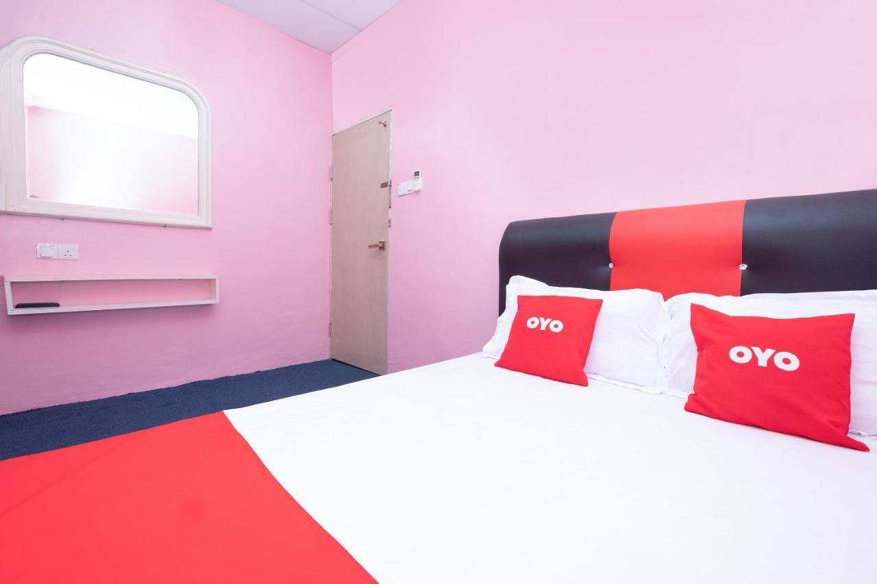 Oyo 89984 Noris Wang Homestay Lumut Luaran gambar