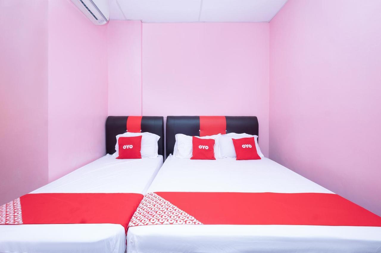 Oyo 89984 Noris Wang Homestay Lumut Luaran gambar