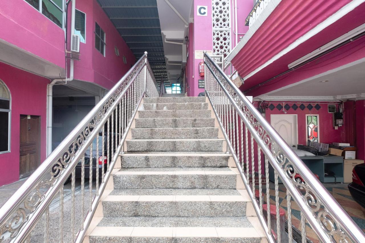 Oyo 89984 Noris Wang Homestay Lumut Luaran gambar