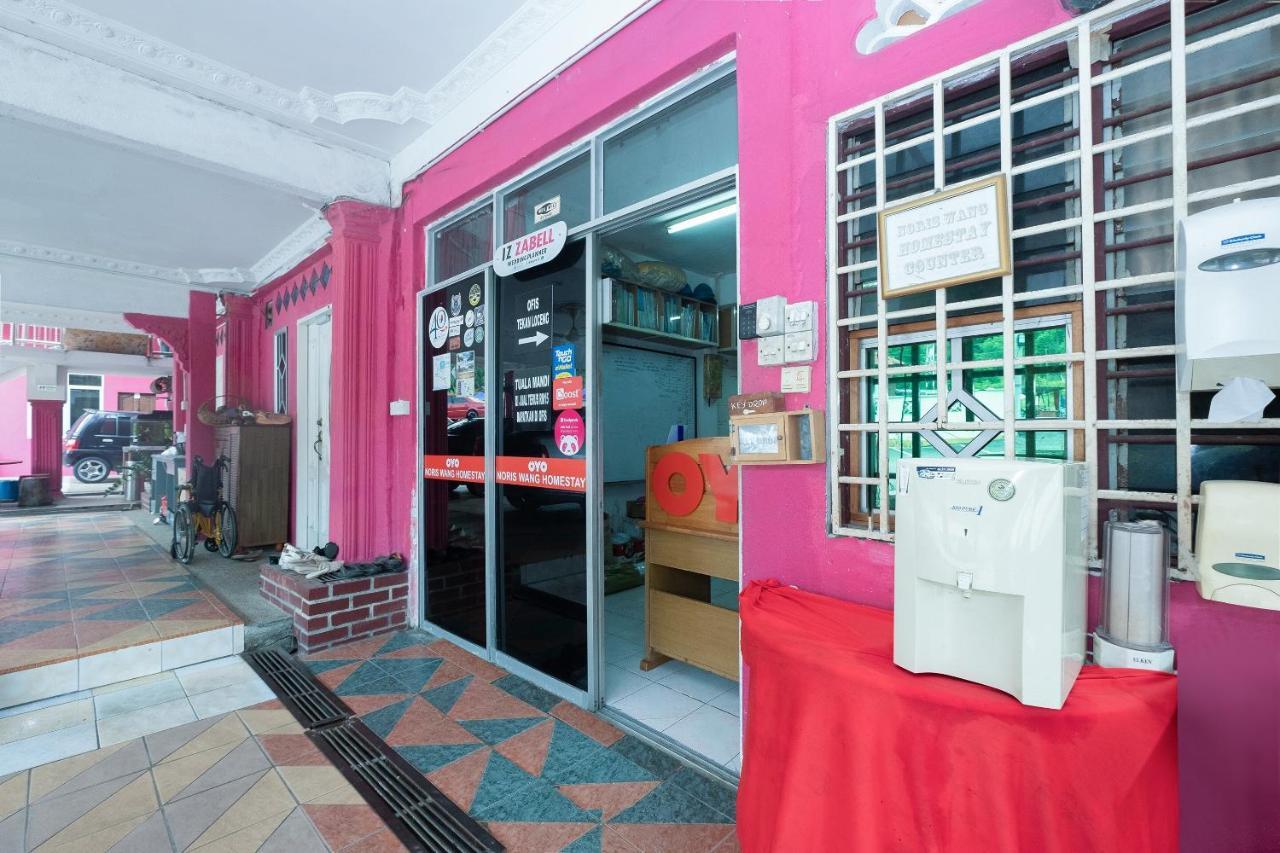 Oyo 89984 Noris Wang Homestay Lumut Luaran gambar