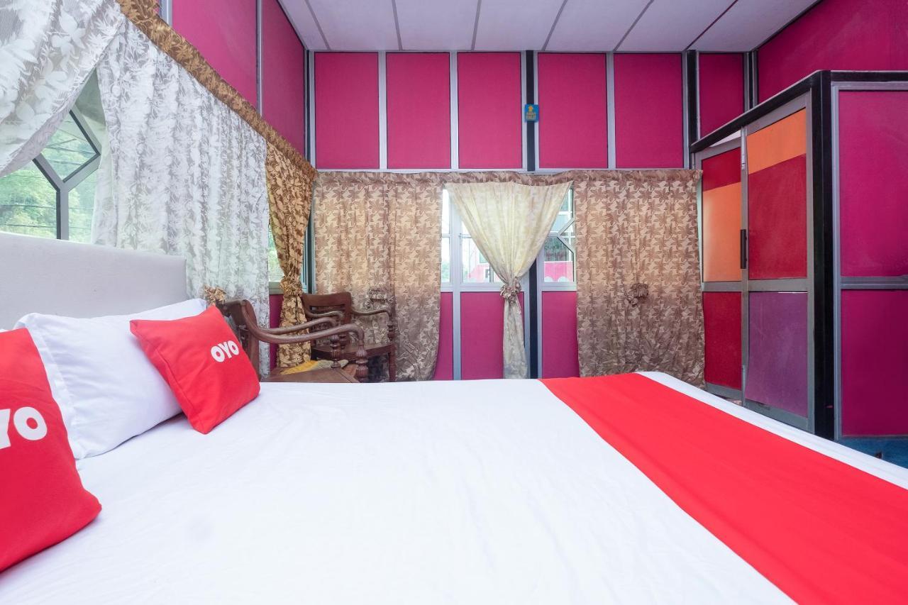 Oyo 89984 Noris Wang Homestay Lumut Luaran gambar