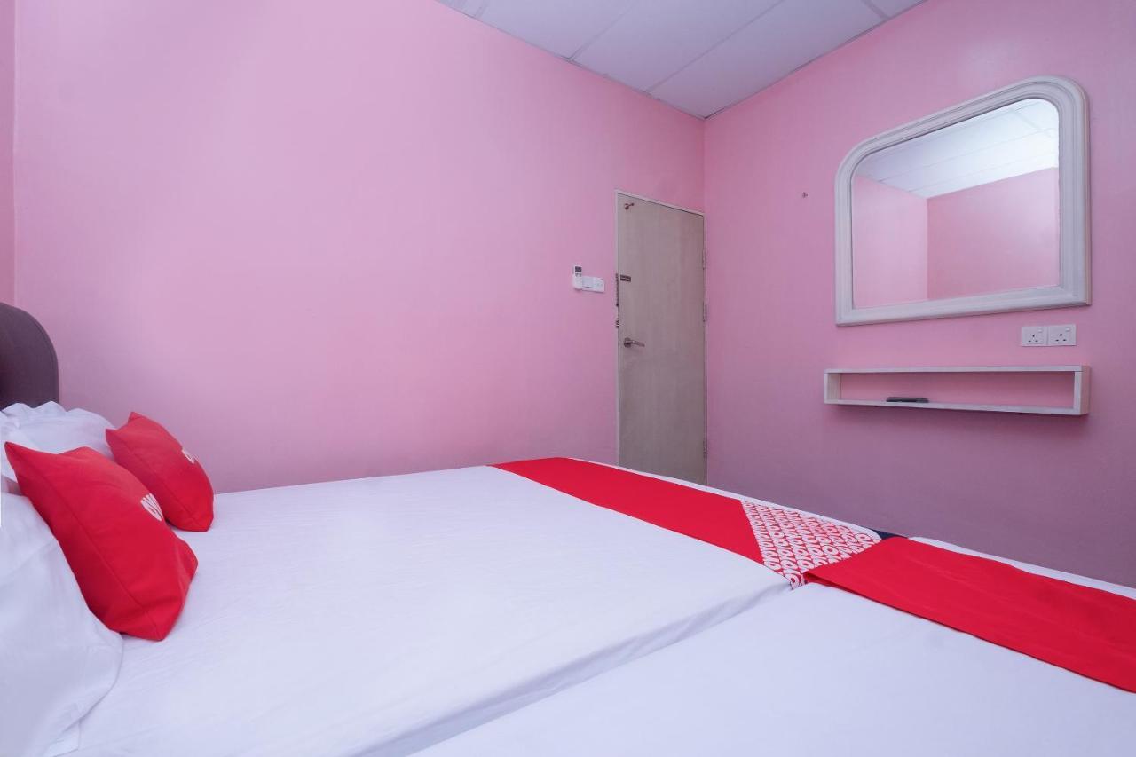 Oyo 89984 Noris Wang Homestay Lumut Luaran gambar