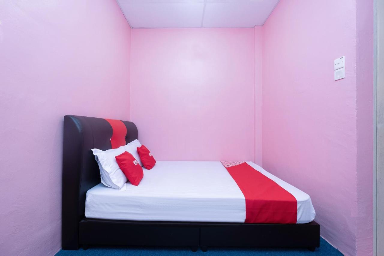 Oyo 89984 Noris Wang Homestay Lumut Luaran gambar