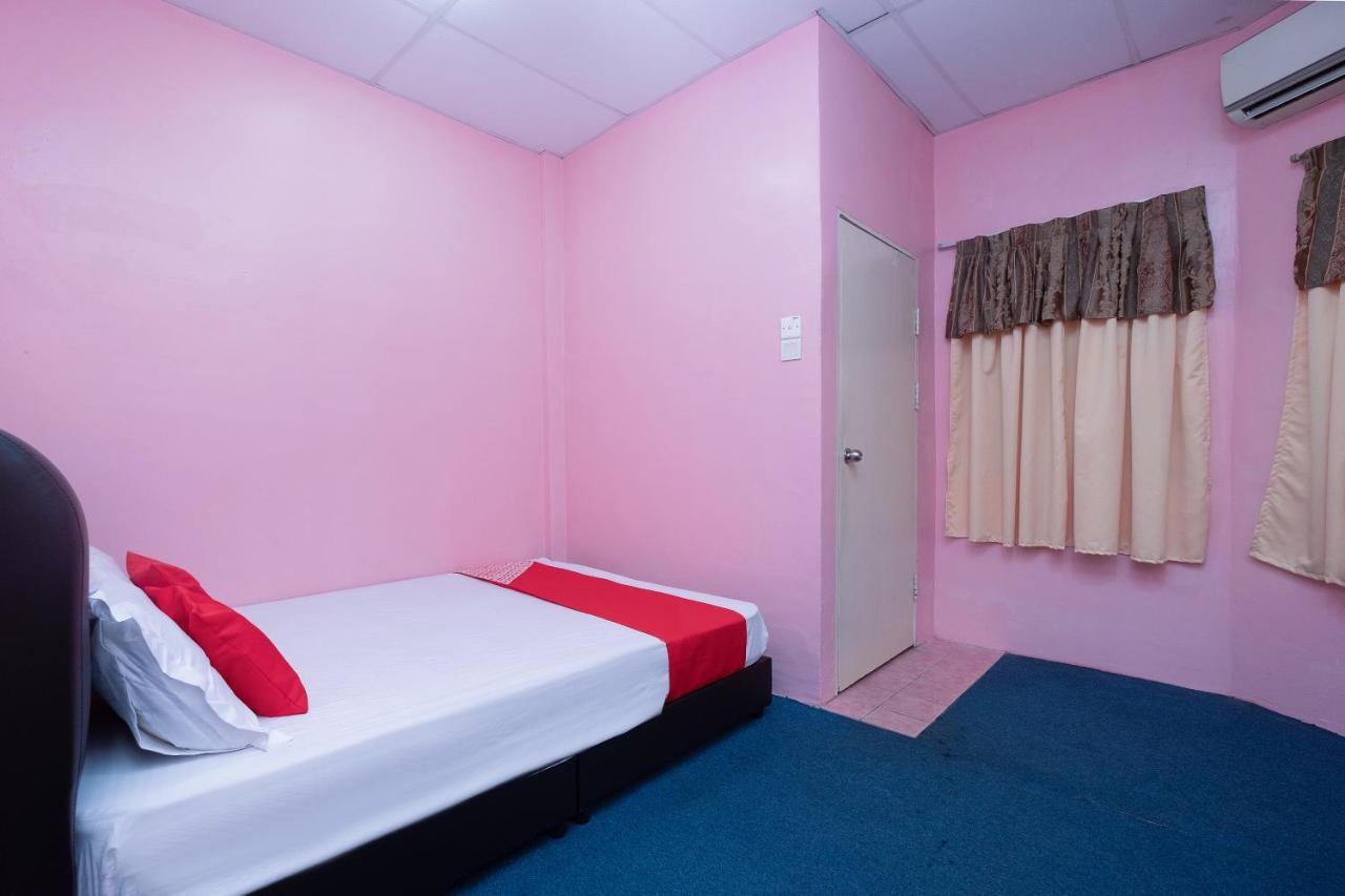 Oyo 89984 Noris Wang Homestay Lumut Luaran gambar
