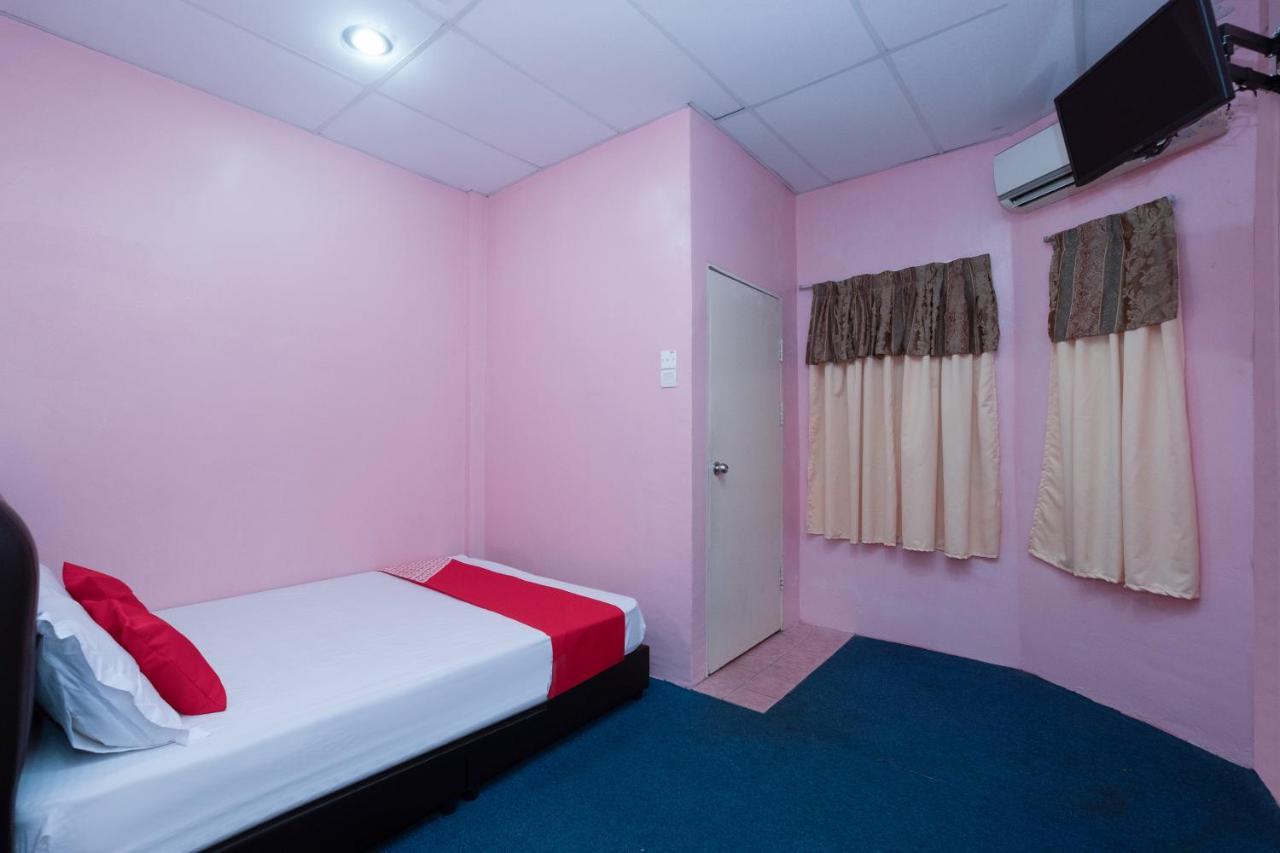 Oyo 89984 Noris Wang Homestay Lumut Luaran gambar