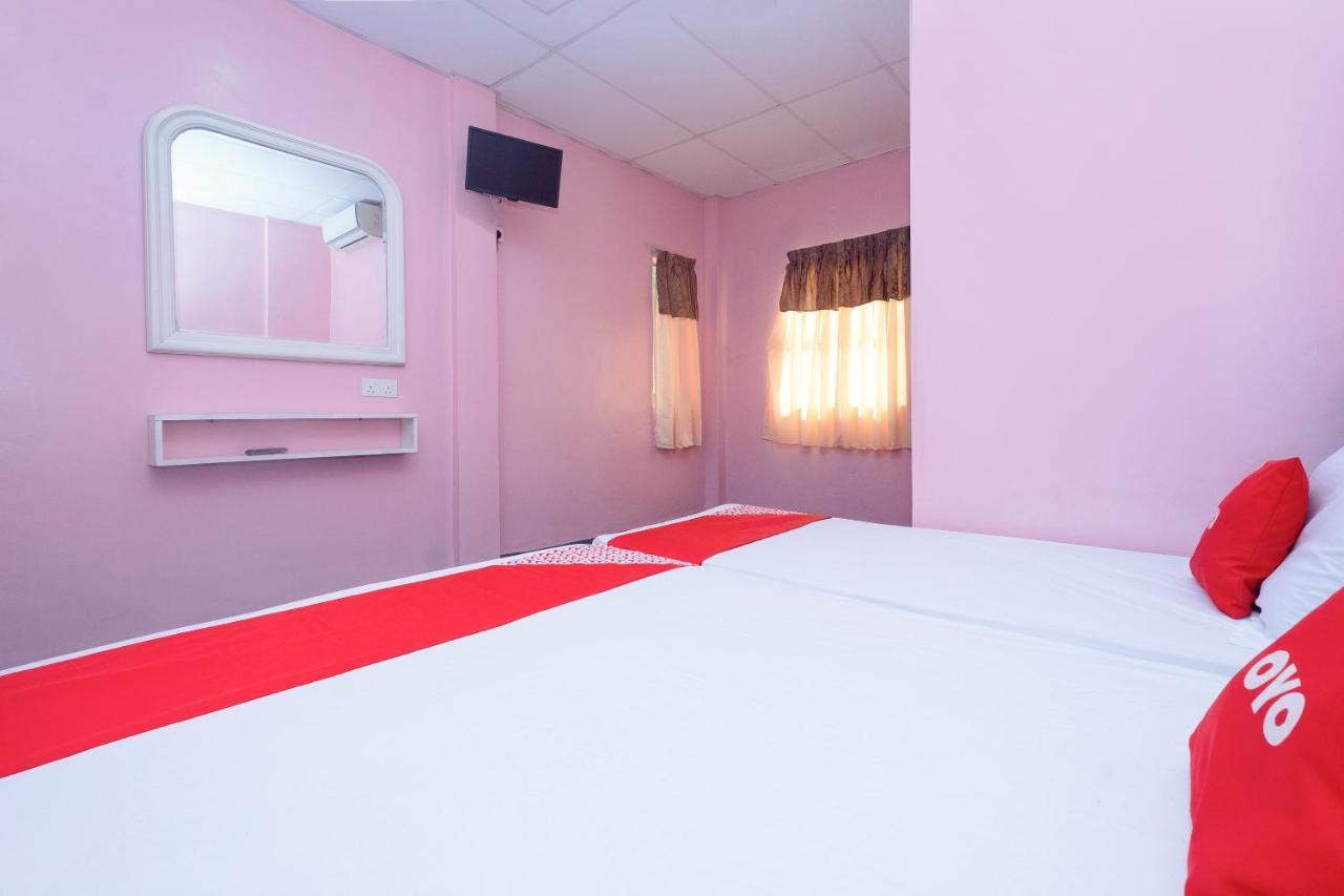 Oyo 89984 Noris Wang Homestay Lumut Luaran gambar