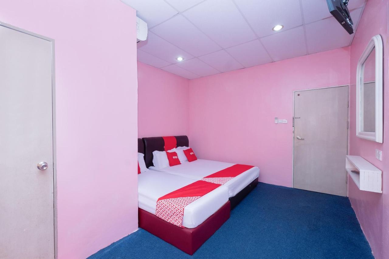 Oyo 89984 Noris Wang Homestay Lumut Luaran gambar