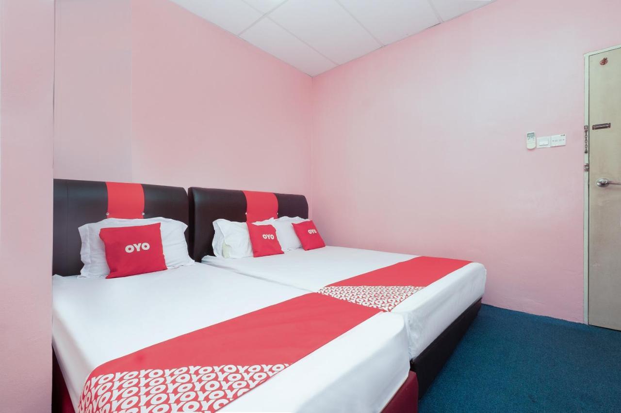 Oyo 89984 Noris Wang Homestay Lumut Luaran gambar
