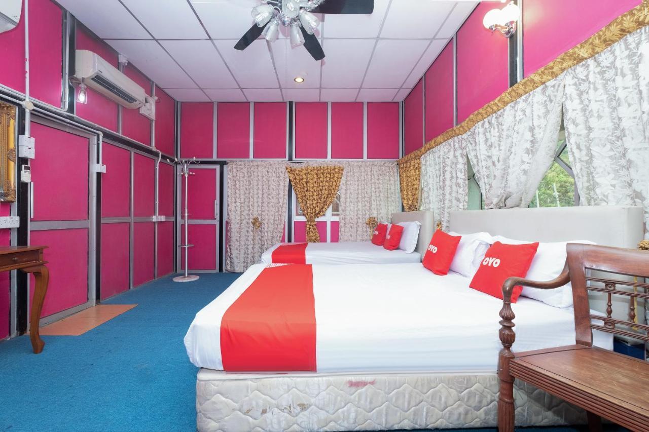 Oyo 89984 Noris Wang Homestay Lumut Luaran gambar