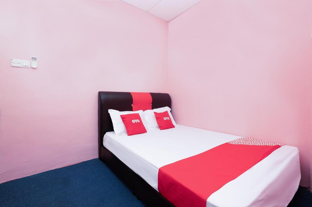 Oyo 89984 Noris Wang Homestay Lumut Luaran gambar